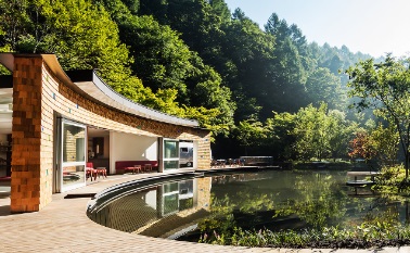 ハルニレテラス