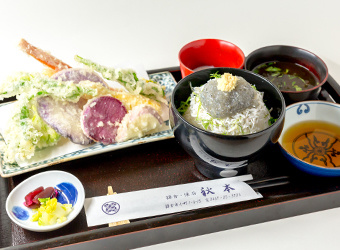 鎌倉の生しらす丼「秋本」