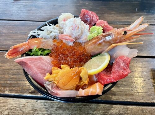 高徳院・鎌倉医大物の近くの海鮮丼・長谷食堂