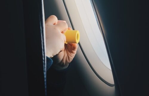 赤ちゃんと飛行機に乗るときの対策