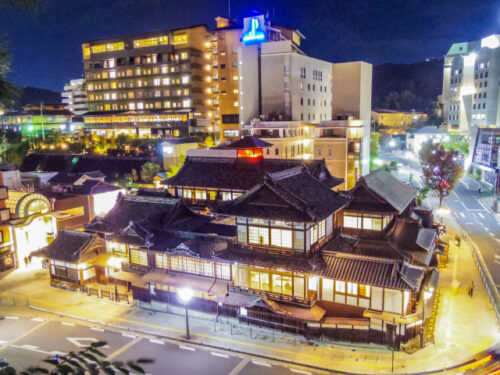 松山市の中心部にある